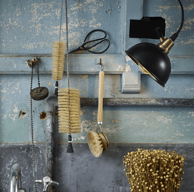 Pelle Noir lampe à pince De Strömshaga - Lampe de table pouvant &ecirc;tre fix&eacute;e &agrave; la t&ecirc;te de lit, au rebord d'une fen&ecirc;tre ou au bord d'une table ou d'une &eacute;tag&egrave;re.