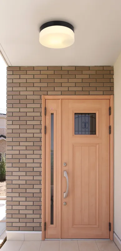 Vranos 18,5cm Noir De Globo Lighting - Lampan &auml;r tillverkad i aluminium och glas, vilket ger ett tidl&ouml;st och sofistikerat uttryck.