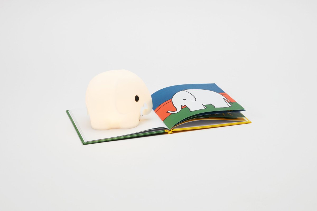 Bundle of Light - Elephant Mini Blanc lampe pour enfant De Mr Maria - Apportez un peu de lumi&egrave;re et de joie dans votre journ&eacute;e et votre maison avec cette charmante lampe &eacute;l&eacute;phant.