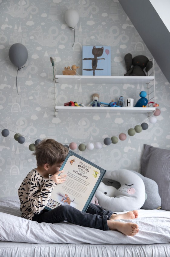 Irislights Summer Bouquet 35-lights Multicolore De Irislights - Personnalisable &agrave; votre guise, elle peut &ecirc;tre suspendue ou plac&eacute;e &agrave; l'ext&eacute;rieur pour s'adapter &agrave; votre style int&eacute;rieur.