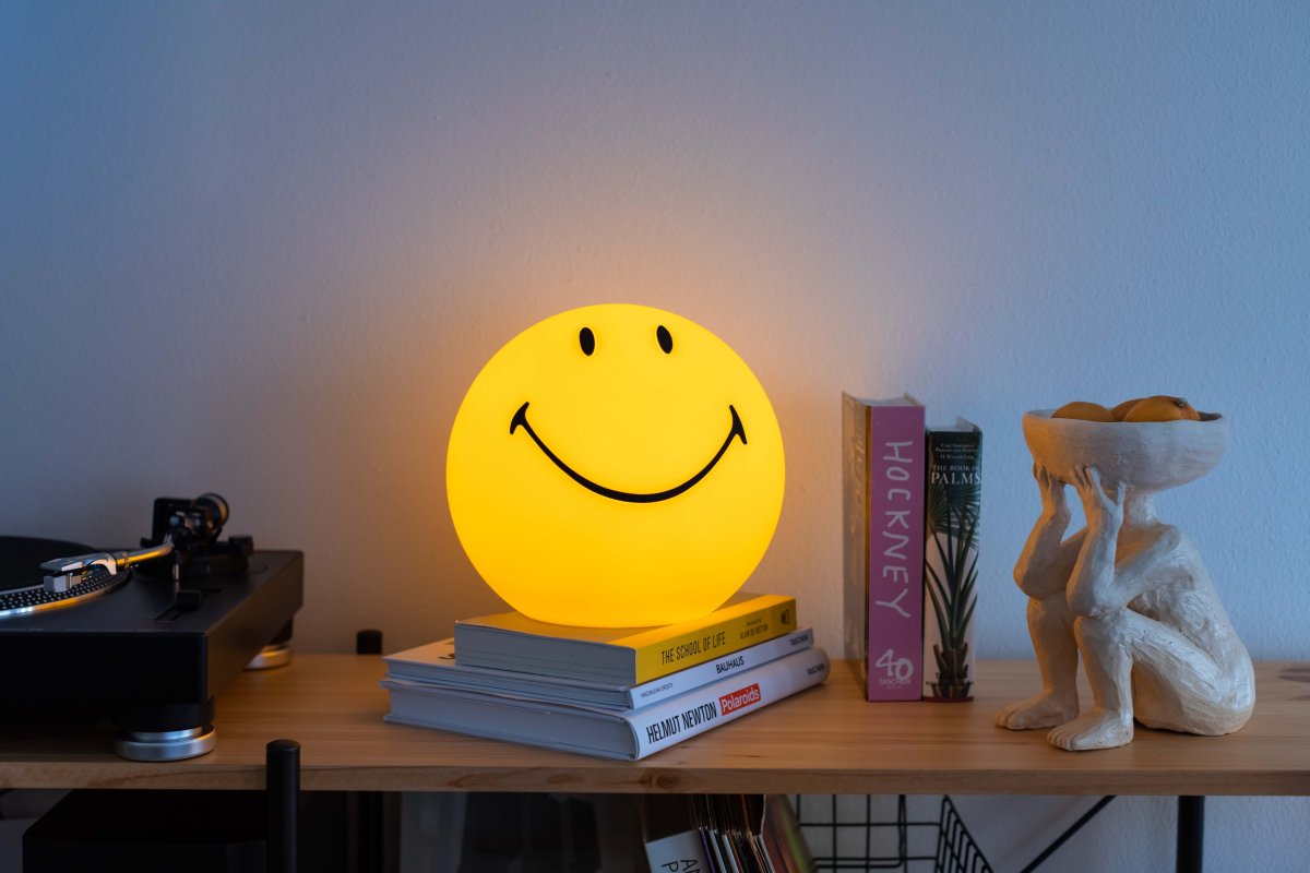 Smiley Star Light Jaune lampe pour enfant De Mr Maria - Smiley Star Light est une lampe de table charmante et emblématique qui ajoutera une atmosphère ludique à votre maison.