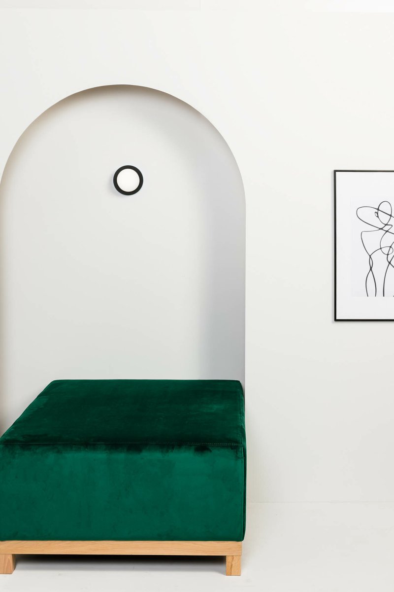 May Ø12 Noir lampe de salle de bain De Faro Barcelona - Avec sa finition noire, sa lumi&egrave;re chaude et son indice de protection IP44, il s'int&egrave;gre aussi bien dans les salons que dans les salles de bains.