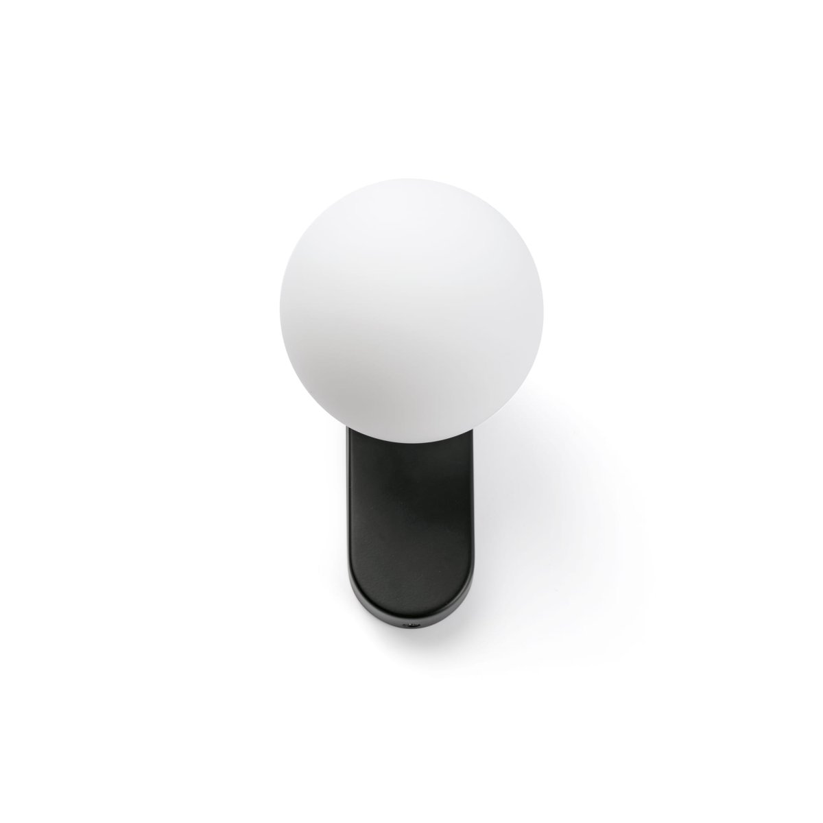 Mabe 16cm Noir lampe de salle de bain De Faro Barcelona - Grâce à son indice de protection IP44, elle résiste à l'humidité et est idéale pour les salles de bains.