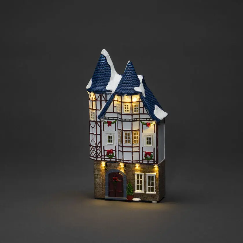 3 Petites Maisons Multicolore De Konstsmide - Parfait comme d&eacute;coration de table pour apporter une ambiance de No&euml;l chaleureuse dans la maison.