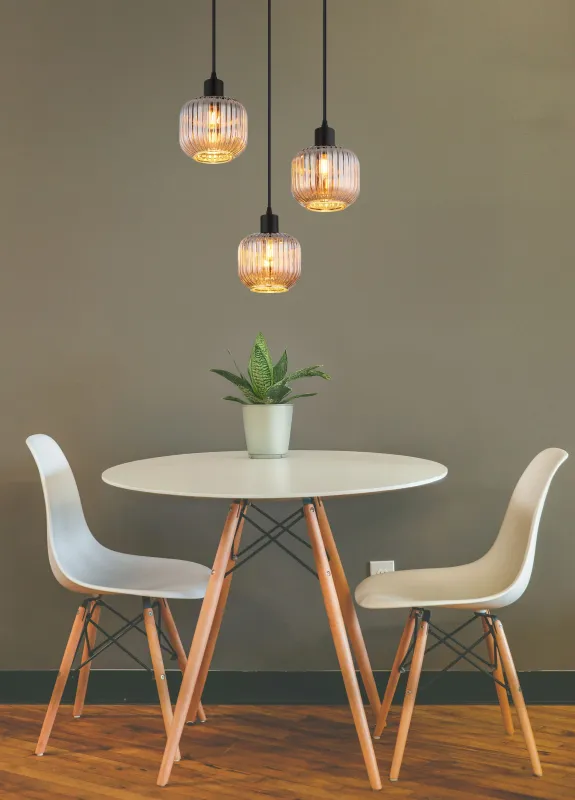 Tom Ø42 Couleur fumée suspension De Globo Lighting - Den mattsvarta metallen ger ett modernt uttryck och passar perfekt in i olika inredningsstilar.