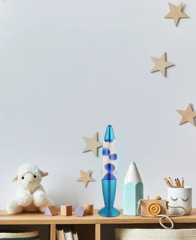 Etna Bleu lampe pour enfant De Globo Lighting - Etna &auml;r en fascinerande lavalampa med klar v&auml;tska och bl&aring;tt vax som sm&auml;lter l&aring;ngsamt och skapar hypnotiska ljuseffekter.