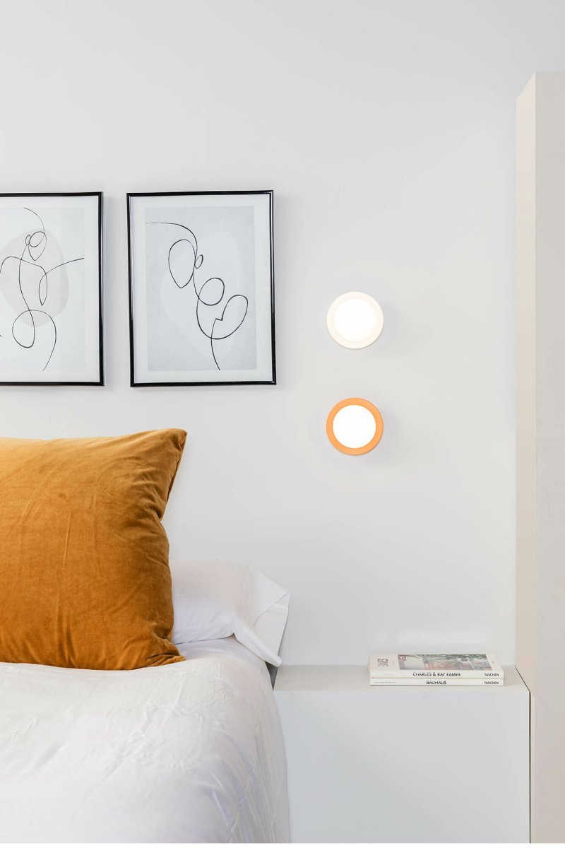 May Ø12 Blanc lampe de salle de bain De Faro Barcelona - Avec sa finition blanche, sa lumi&egrave;re chaude et son indice de protection IP44, il s'int&egrave;gre aussi bien dans les salons que dans les salles de bains.