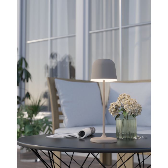 Mannera 34cm Sable portable De Eglo - Mannera est une lampe de table rechargeable au design élégant de couleur sable, parfaite pour une utilisation intérieure et extérieure.