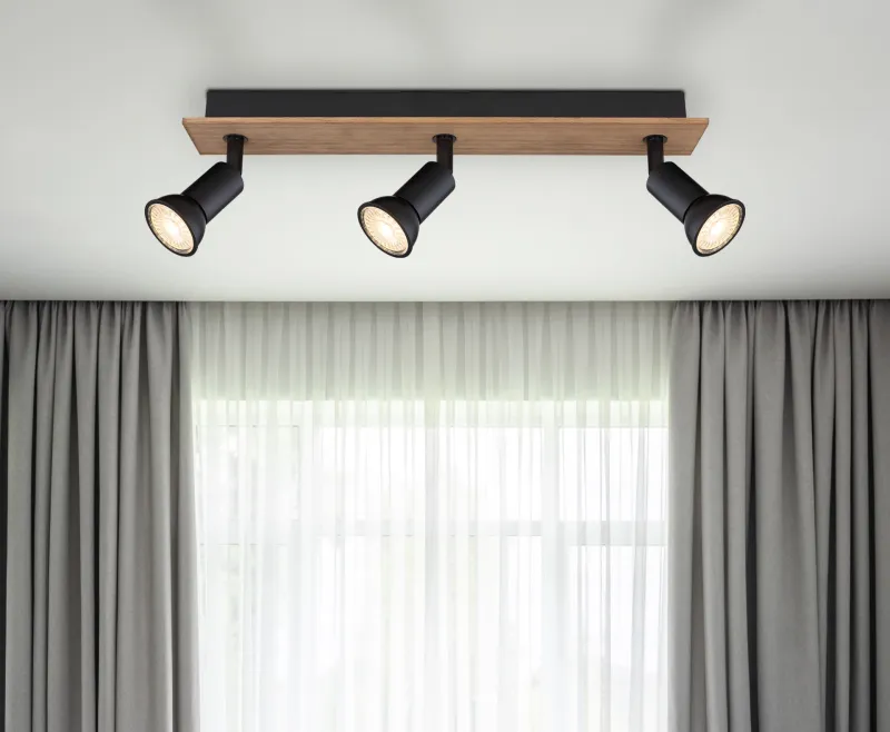 Drew 3 Nature spot De Globo Lighting - Drew &auml;r en stilren takspotlight som imponerar med sin design i svart metall och m&ouml;rkt tr&auml;.