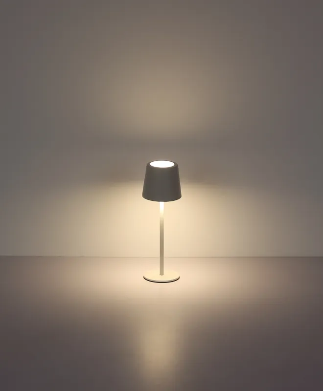 Vancouver 28cm Blanc portable De Globo Lighting - Gr&acirc;ce &agrave; son indice de protection IP44, elle est &eacute;galement r&eacute;sistante aux &eacute;claboussures, id&eacute;ale pour une utilisation en int&eacute;rieur comme en ext&eacute;rieur.