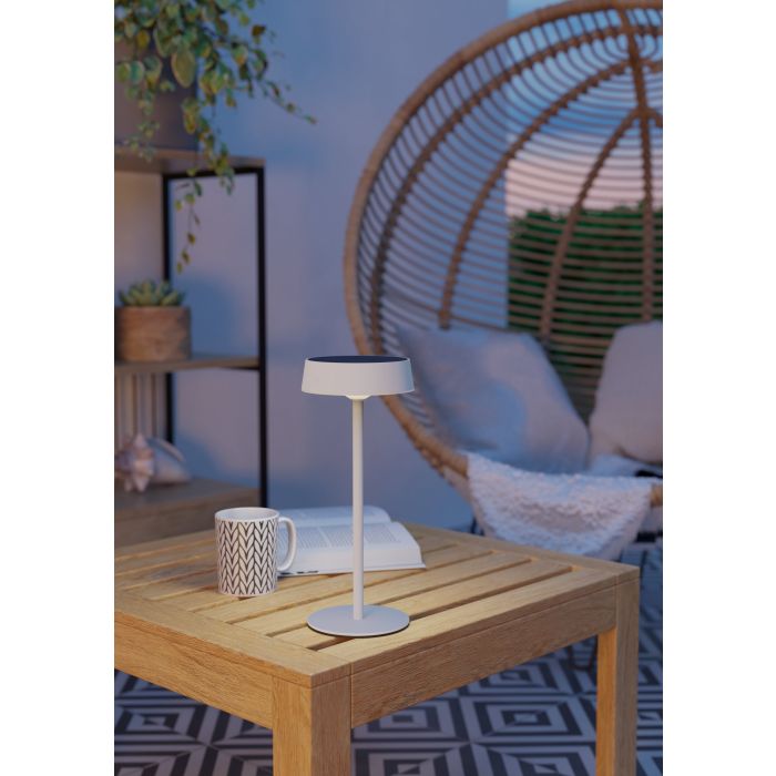Simeri 30cm Blanc lampe solaire De Eglo - Simeri est une lampe de table élégante à énergie solaire qui allie forme et fonction pour une utilisation intérieure et extérieure.