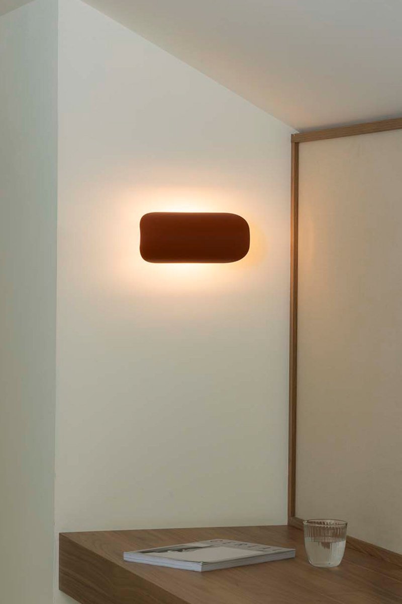 Novo 25cm Terre cuite applique murale De Faro Barcelona - Novo est une applique murale moderne en terre cuite mate alliant style et fonctionnalit&eacute;.