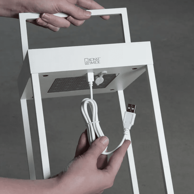 Portofino 30cm Blanc lampe solaire De Konstsmide - La lampe dispose d'un variateur permettant de régler la luminosité et la température de couleur.