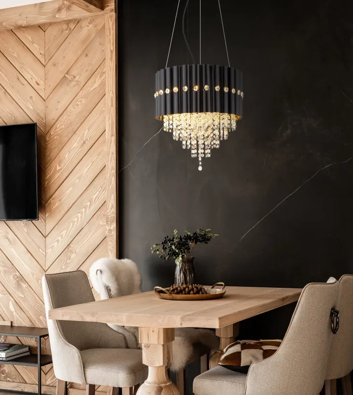 Eleos Ø40 Noir suspension De Globo Lighting - Med en stomme i matt svartlackerad metall och en lampsk&auml;rm i samma nyans sm&auml;lter den harmoniskt in i b&aring;de moderna och klassiska interi&ouml;rer.