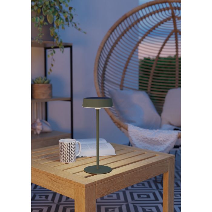 Simeri 30cm Vert lampe solaire De Eglo - Simeri est une lampe de table élégante à énergie solaire qui allie forme et fonction pour une utilisation intérieure et extérieure.