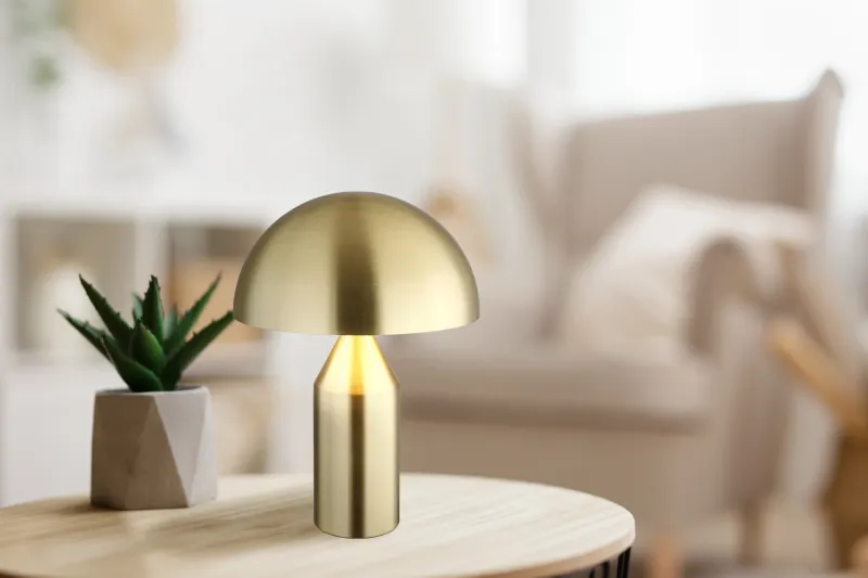 Atoma 40cm Laiton lampe de table De Globo Lighting - Sk&auml;rmen i matt m&auml;ssing och vitt skapar en harmonisk kontrast och ger en behaglig ljusspridning.