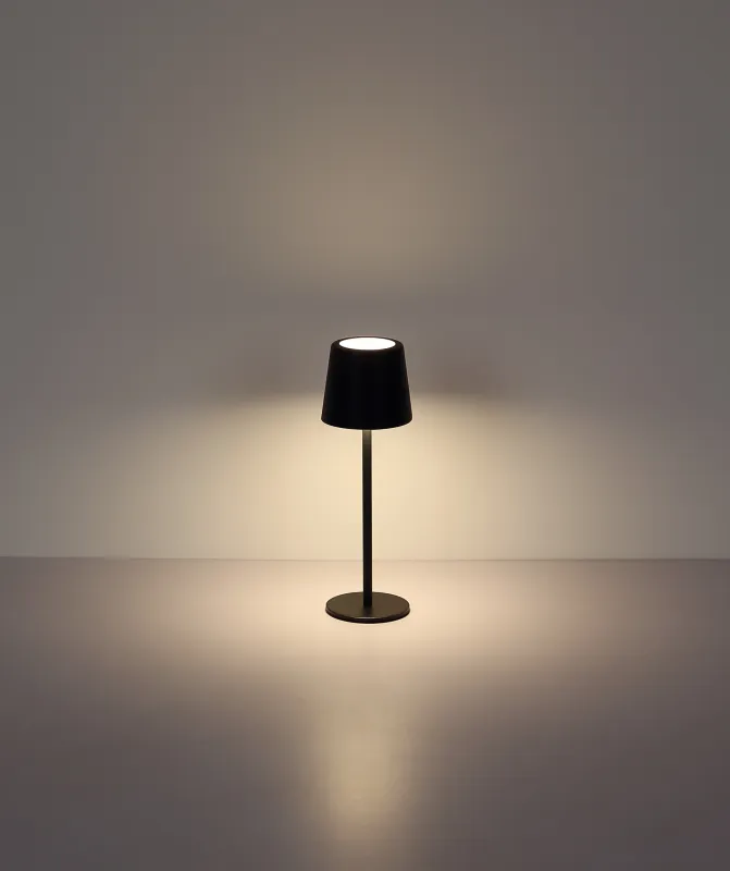 Vancouver 28cm Noir portable De Globo Lighting - Grâce à son indice de protection IP44, elle est également résistante aux éclaboussures, idéale pour une utilisation en intérieur comme en extérieur.