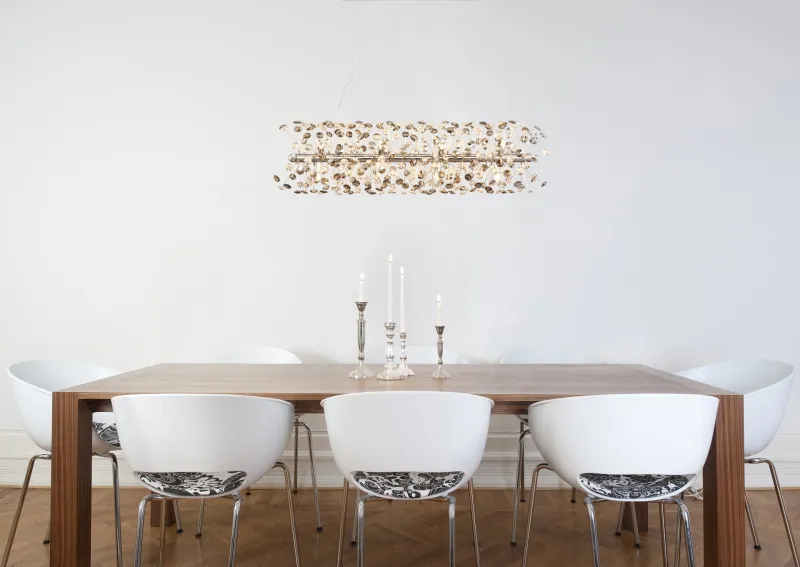 Katrina 90cm Couleur fumée cristal De Globo Lighting - Katrina est un élégant lustre rectangulaire en cristal, fabriqué en métal chromé et orné de cristaux K9 étincelants.