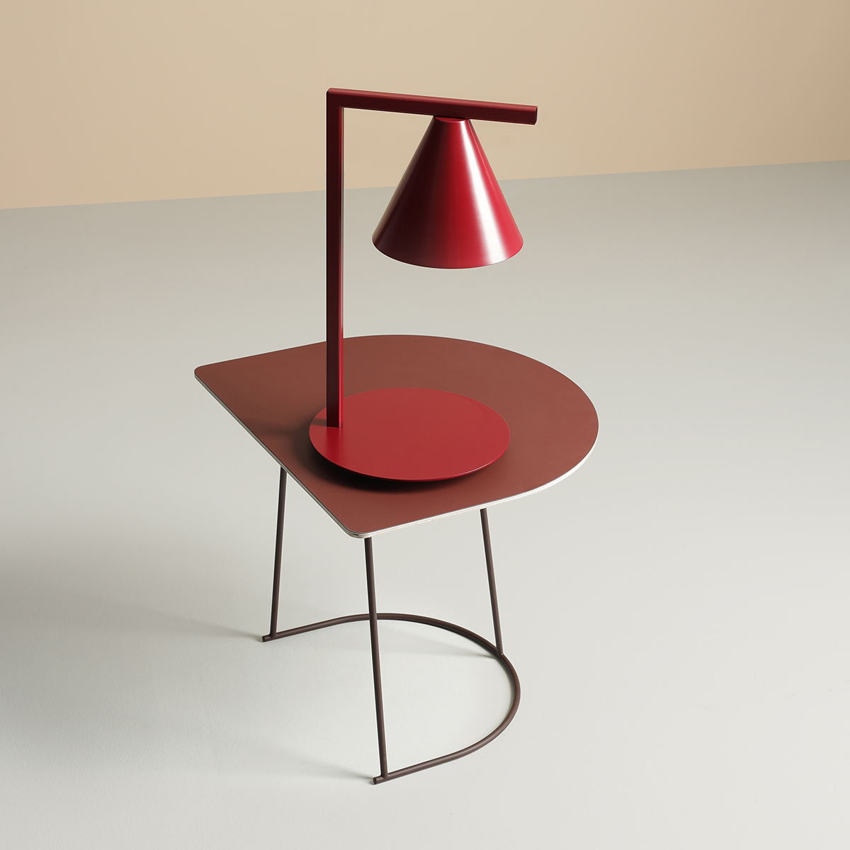 Form 40cm Bourgogne lampe de table De Artera - La lampe fournit une lumière focalisée et est donc idéale pour être placée sur une table à côté du canapé, du lit ou dans un coin où une lumière supplémentaire est nécessaire.