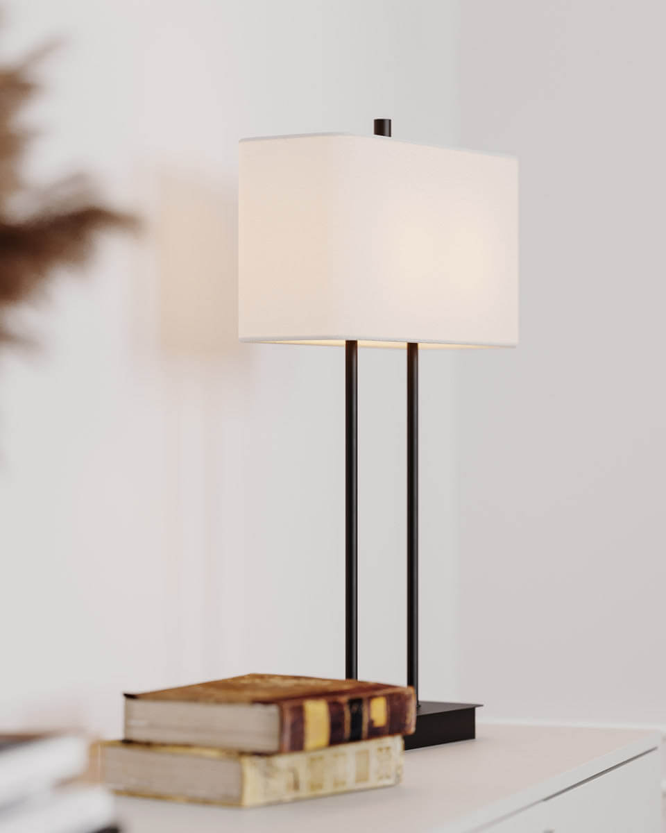 Luton 56cm Noir lampe de table De By Rydéns - La lampe de table Luton, en forme de T, s'int&egrave;gre harmonieusement &agrave; tous les styles de d&eacute;coration, quelle que soit la pi&egrave;ce.