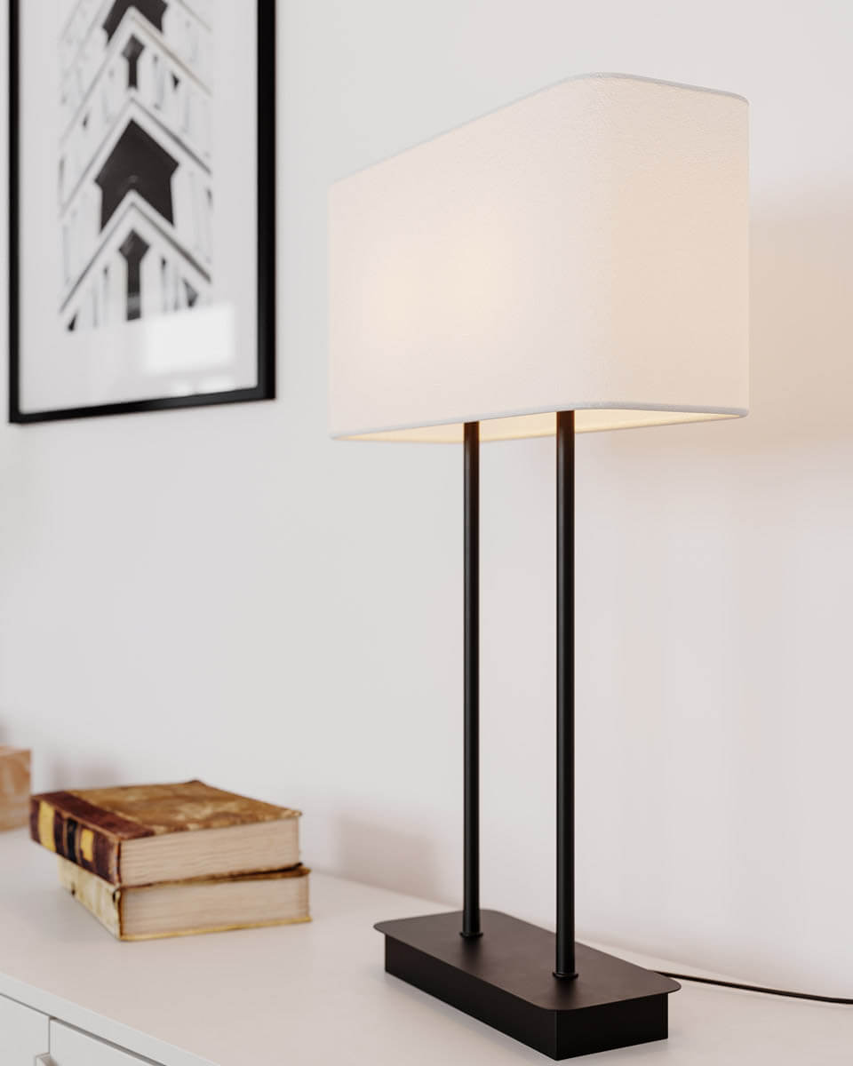 Luton 56cm Noir lampe de table De By Rydéns - La lampe de table Luton, en forme de T, s'int&egrave;gre harmonieusement &agrave; tous les styles de d&eacute;coration, quelle que soit la pi&egrave;ce.