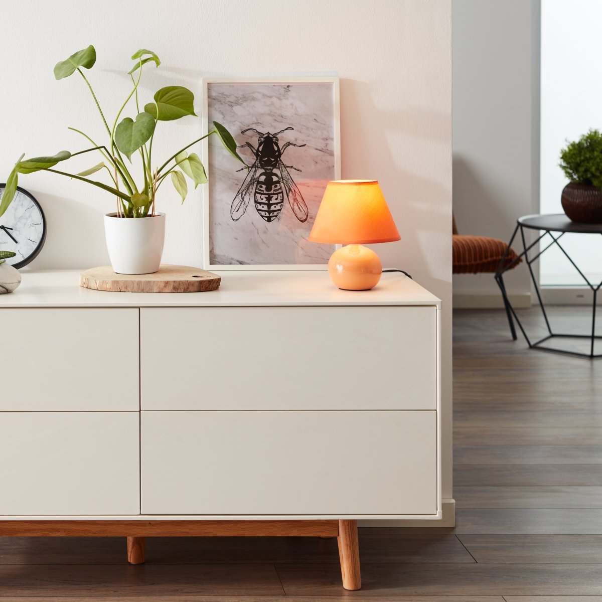 Primo 23cm Orange lampe de table De Brilliant - Pour une utilisation facile, la lampe dispose d'un interrupteur d'alimentation pratique sur le câble et d'un câble de connexion de 1 mètre de long.