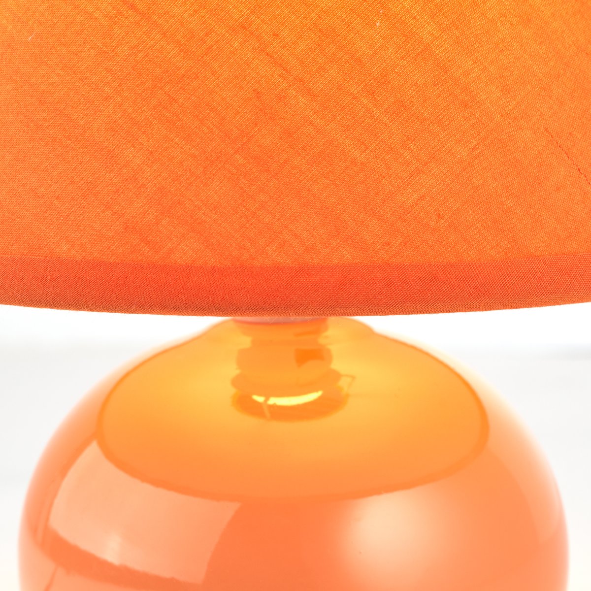 Primo 23cm Orange lampe de table De Brilliant - Pour une utilisation facile, la lampe dispose d'un interrupteur d'alimentation pratique sur le câble et d'un câble de connexion de 1 mètre de long.
