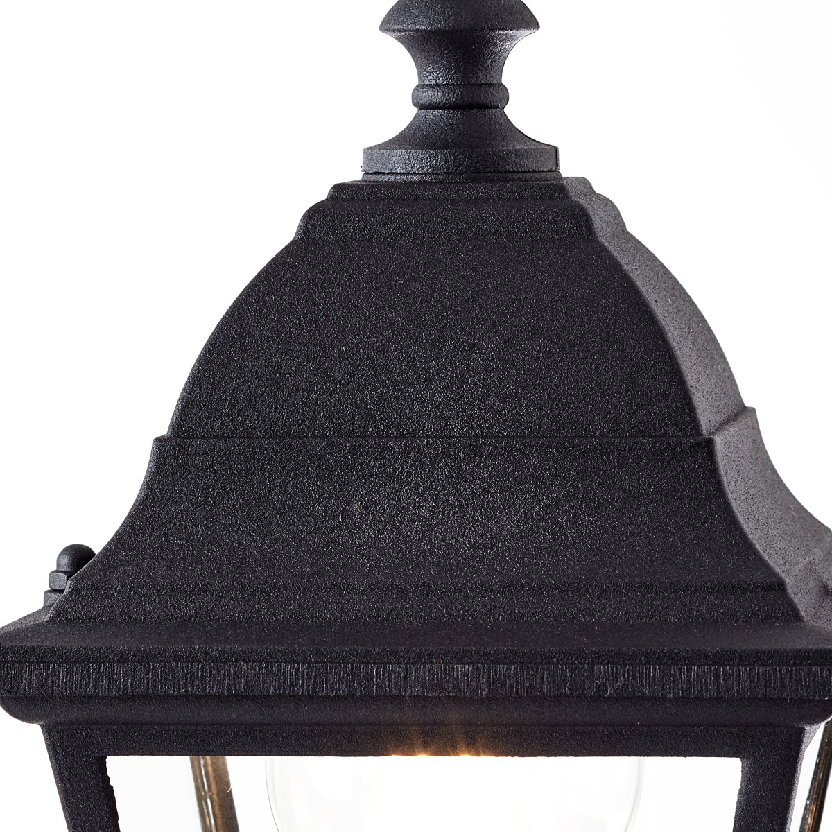 Newport 40cm Noir De Brilliant - La lampe a un indice de protection IP23 et est donc prot&eacute;g&eacute;e contre la pluie et parfaite pour une utilisation en ext&eacute;rieur.
