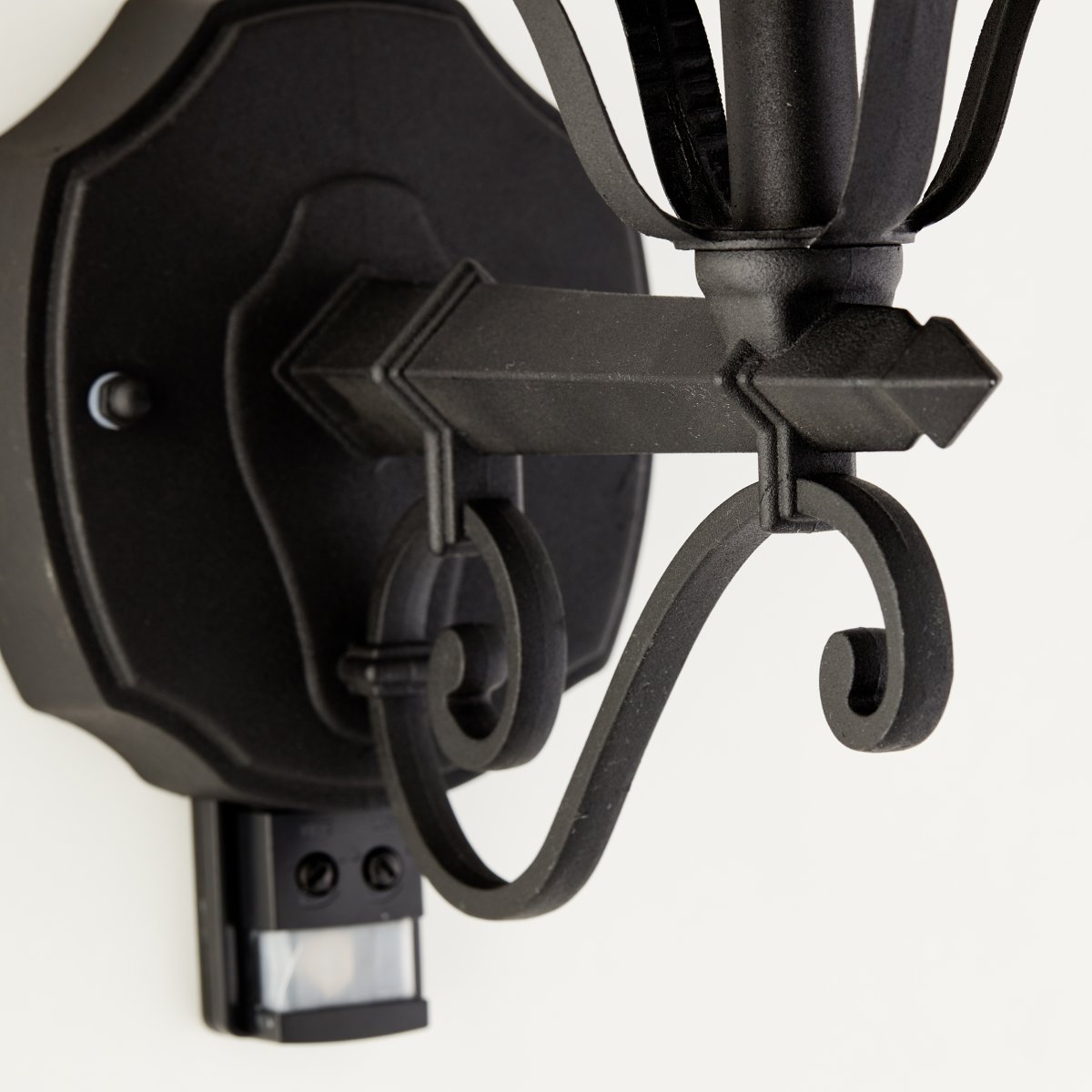 Istria Noir lampe d’extérieur De Brilliant - Applique murale d'ext&eacute;rieur Istria au design classique, en aluminium et prot&eacute;g&eacute;e contre la rouille et la pluie (IP23).