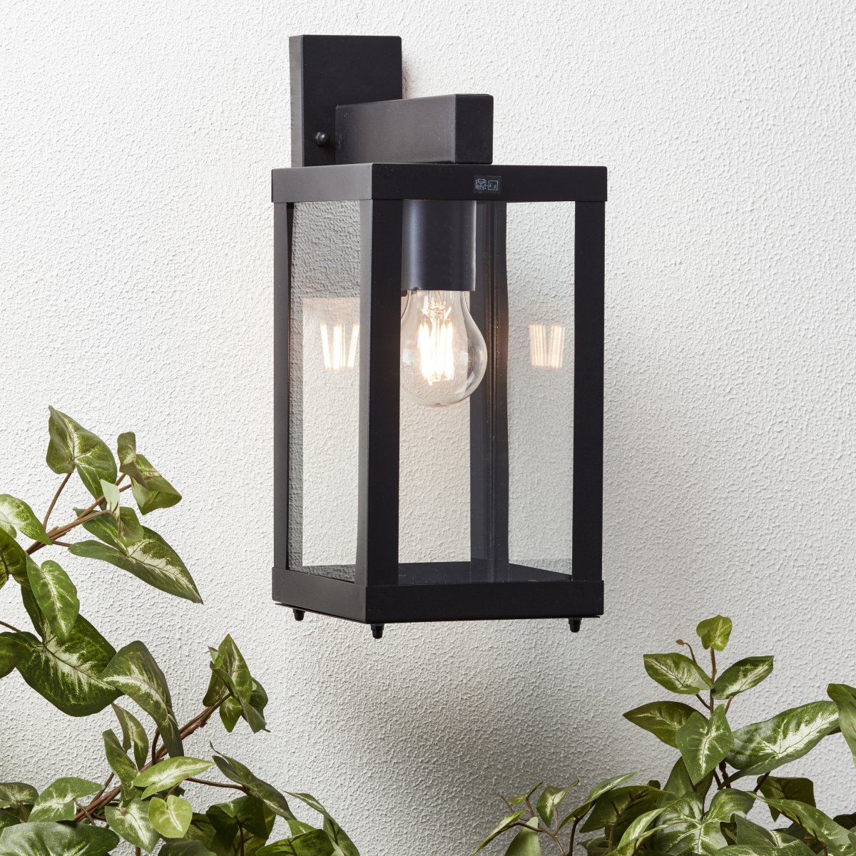 Gaia Noir lampe d’extérieur De Brilliant - L'applique murale d'ext&eacute;rieur Gaia est id&eacute;ale pour un &eacute;clairage fonctionnel et atmosph&eacute;rique de votre porte d'entr&eacute;e ou de votre fa&ccedil;ade.