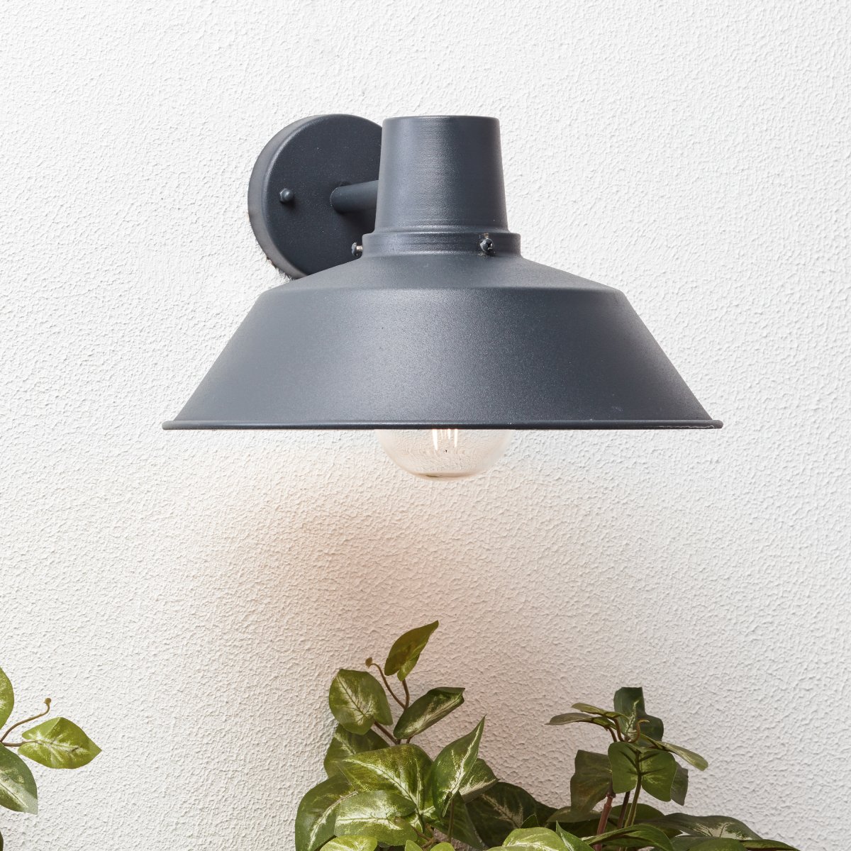 Humphrey anthracite lampe d’extérieur De Brilliant - ou des portes-fen&ecirc;tres et des coffres-forts assurent la s&eacute;curit&eacute; dans l'obscurit&eacute;.