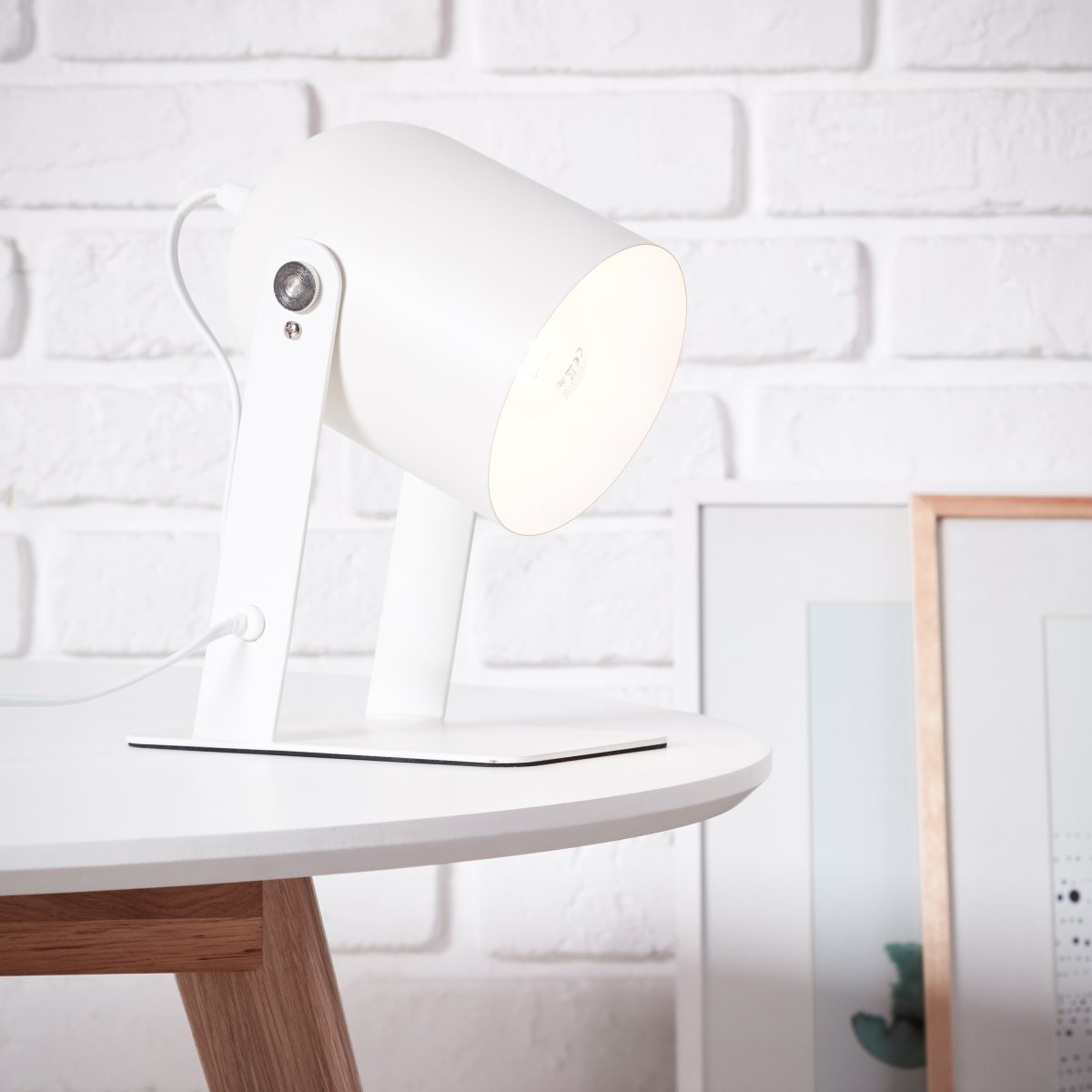 Yan 24cm Blanc lampe de table De Brilliant - Table de chevet ou comme &eacute;clairage d'accentuation dans le salon.