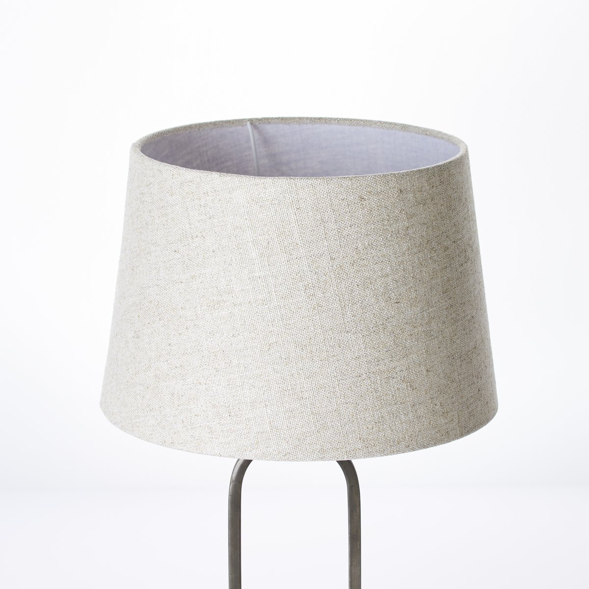 Sora 50cm Beige lampe de table De Brilliant - Pour une utilisation pratique, la lampe est équipée d'un interrupteur à cordon et le câble de connexion mesure environ 1,8 mètre de long.