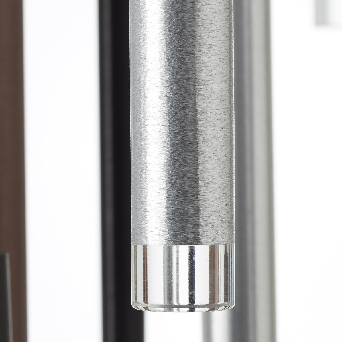 Cembalo Ø55 Aluminium suspension De Brilliant - La suspension est réglable en trois niveaux à l'aide d'un interrupteur mural standard, et le câble est réglable en longueur pour s'adapter parfaitement aux tables à manger ou aux portes.