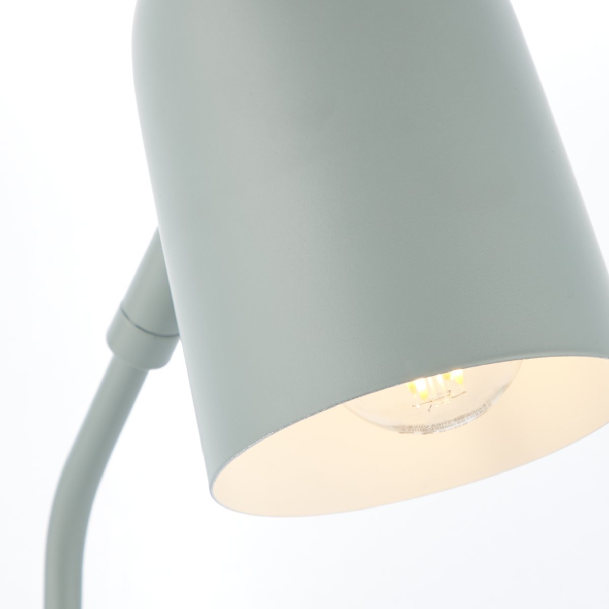 Tong 38cm Vert mat lampe de bureau De Brilliant - La lampe de table Tong fournit une lumi&egrave;re agr&eacute;able pour travailler, lire ou comme &eacute;clairage d&eacute;coratif dans n'importe quelle pi&egrave;ce.