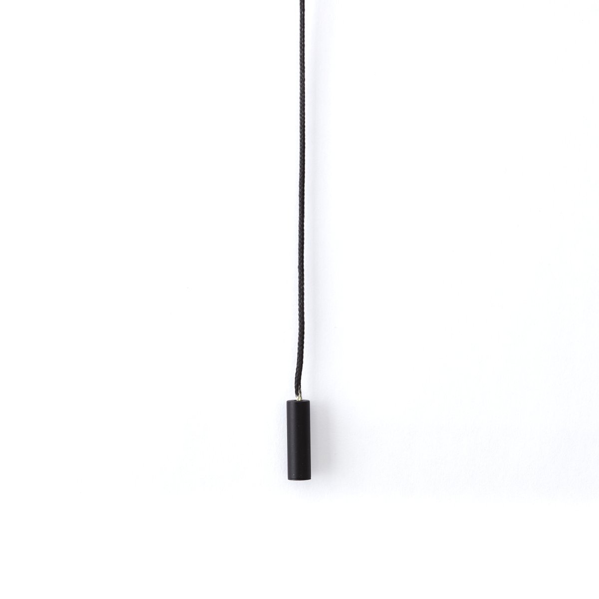 Telio Rose lampe de lecture De Brilliant - La t&ecirc;te rotative de la lampe permet d'ajuster facilement la direction de la lumi&egrave;re pour &eacute;clairer des zones sp&eacute;cifiques, et l'interrupteur &agrave; tirette pratique facilite l'allumage et l'extinction.