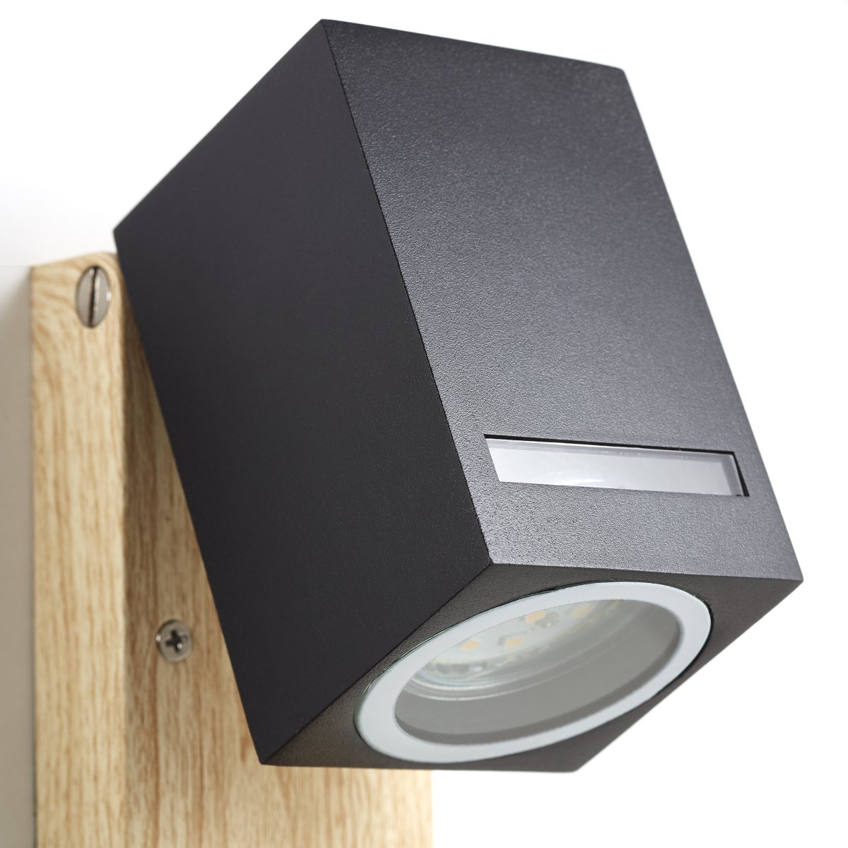 Galeni Nature lampe d’extérieur De Brilliant - Il est doté d'un projecteur réglable et d'un capteur de mouvement intégré qui peut être réglé en sensibilité, en lumière et en temps, ce qui le rend à la fois fonctionnel et pratique.