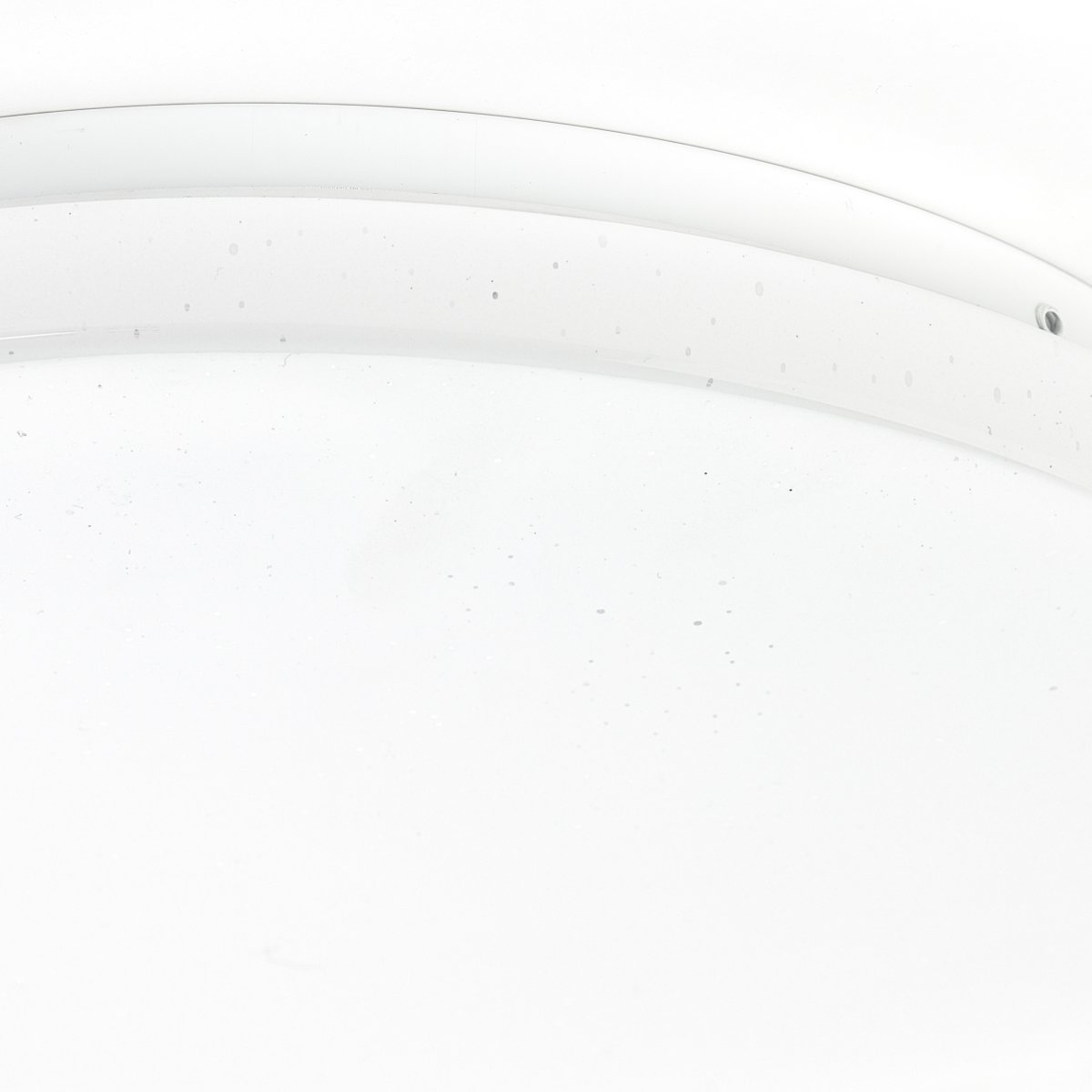 Farica Starry Ø30 Blanc chaud plafonnier De Brilliant - La lampe pr&eacute;sente un effet ciel &eacute;toil&eacute;, avec de petits points transparents sur l'abat-jour ressemblant &agrave; des &eacute;toiles brillantes, ce qui la rend id&eacute;ale pour les chambres et les chambres d'enfants.