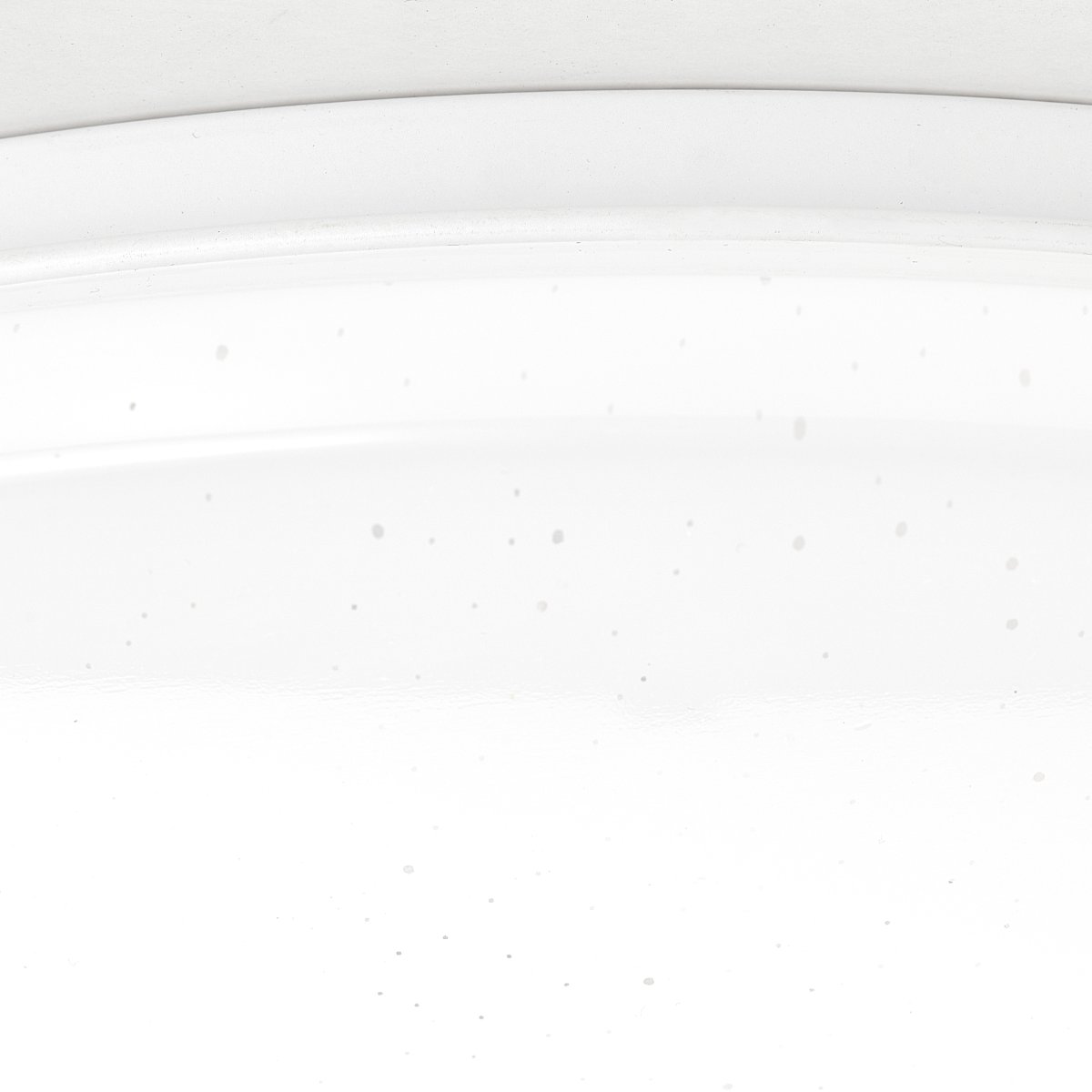 Farica Starry Ø50 Blanc chaud plafonnier De Brilliant - La lampe pr&eacute;sente un effet ciel &eacute;toil&eacute;, avec de petits points transparents sur l'abat-jour ressemblant &agrave; des &eacute;toiles brillantes, ce qui la rend id&eacute;ale pour les chambres et les chambres d'enfants.