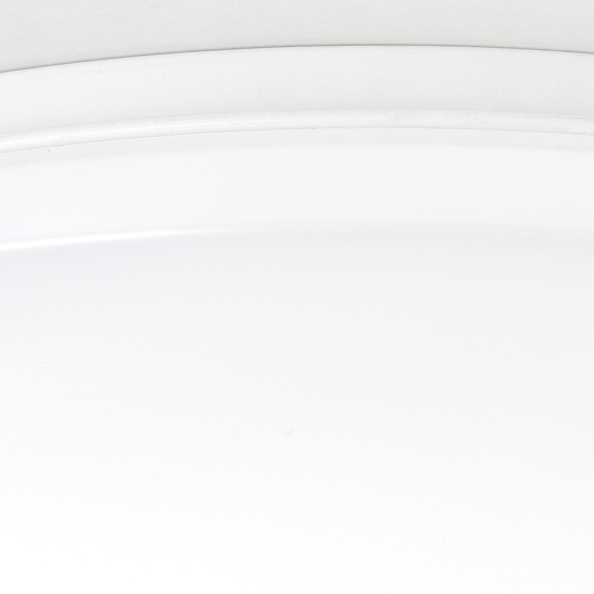 Farica Ø50 Blanc plafonnier De Brilliant - La télécommande incluse vous permet de régler la lumière en continu et, grâce à la technologie CCT, vous pouvez facilement basculer entre la lumière blanche chaude et froide.