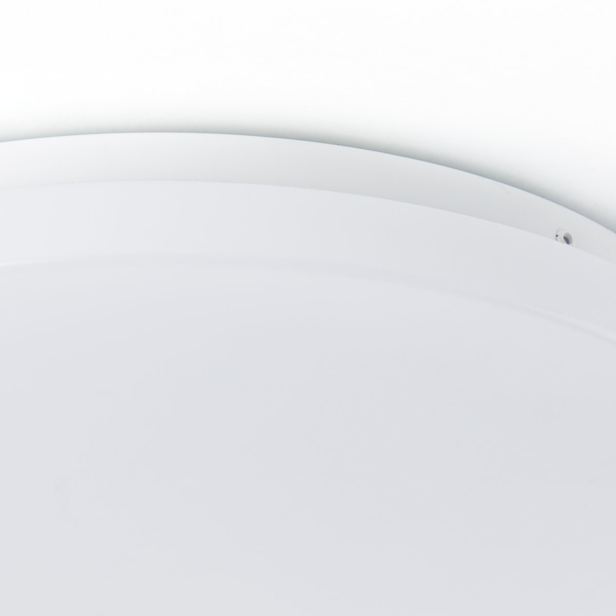 Farica Ø30 Blanc chaud plafonnier De Brilliant - Le plafonnier et l'applique murale Farica pr&eacute;sentent un design &eacute;l&eacute;gant et fonctionnel qui convient aussi bien aux espaces priv&eacute;s que commerciaux.