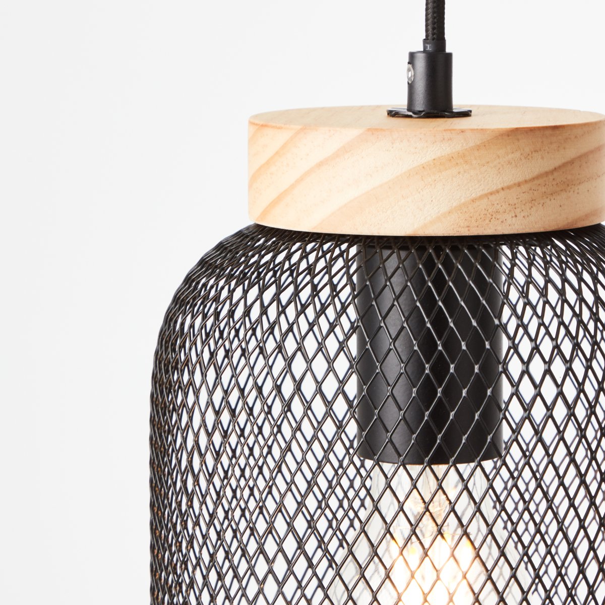 Giada Ø16 Noir suspension De Brilliant - Le matériau en bois est certifié FSC, ce qui signifie qu'il provient d'une sylviculture durable qui accorde une grande importance à la protection de l'environnement et aux conditions de travail.