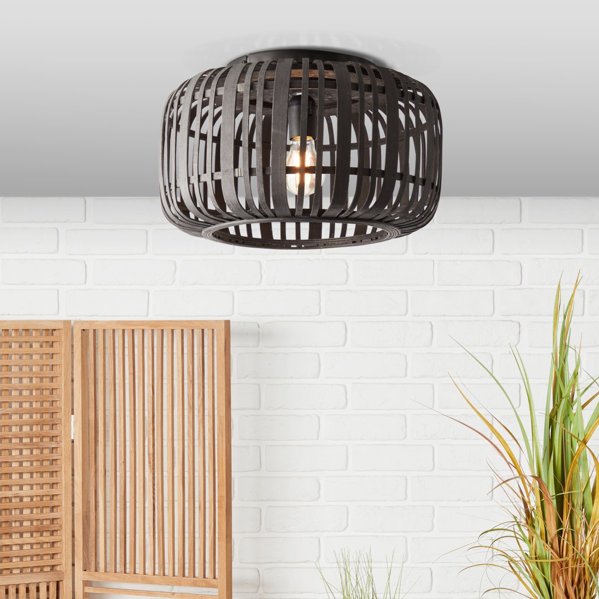 Woodrow Ø40 Bois foncé plafonnier De Brilliant - La lampe diffuse une lumière chaude et agréable et crée une atmosphère agréable dans la pièce.