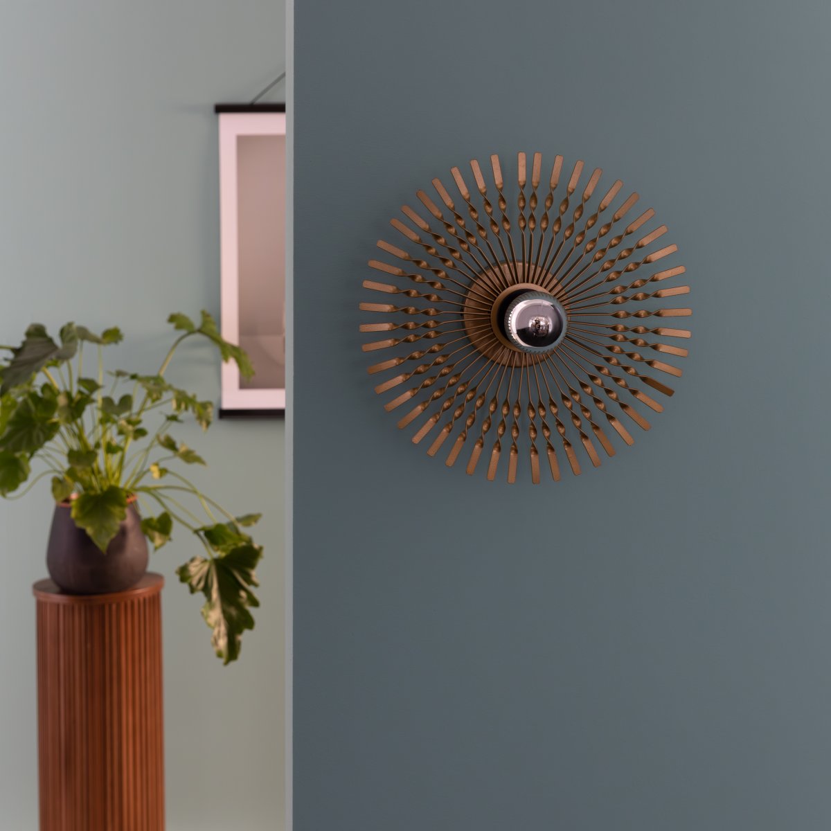 Mendoza Ø33 Or applique murale De Brilliant - L'applique murale exclusive Mendoza est un véritable élément de design en forme de soleil qui ajoutera une touche élégante et glamour à votre intérieur.