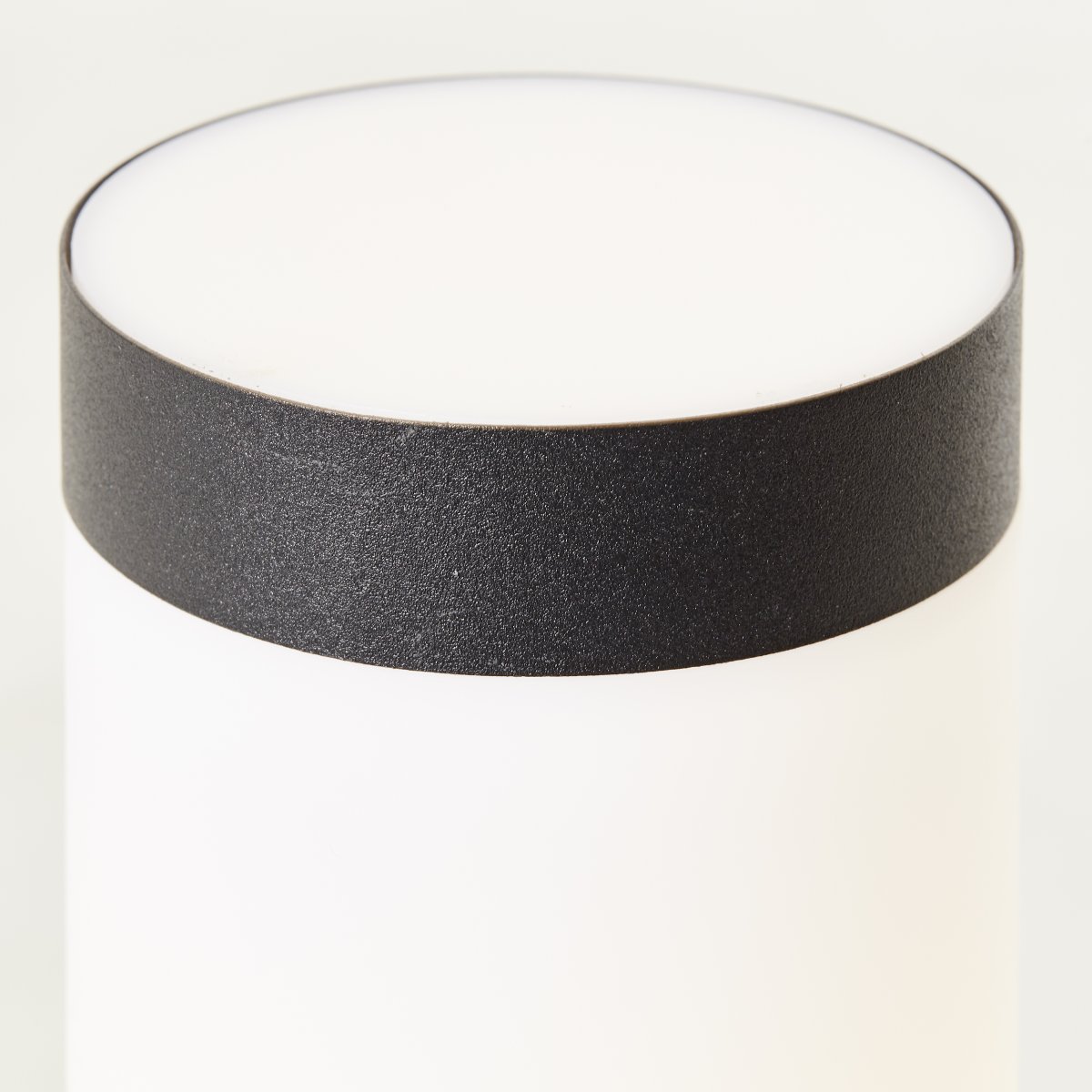 Dody 45cm Noir bornes De Brilliant - La borne Dody plus petite convient à une utilisation sur de petits murs, des terrasses ou dans des espaces extérieurs où une base est déjà présente.