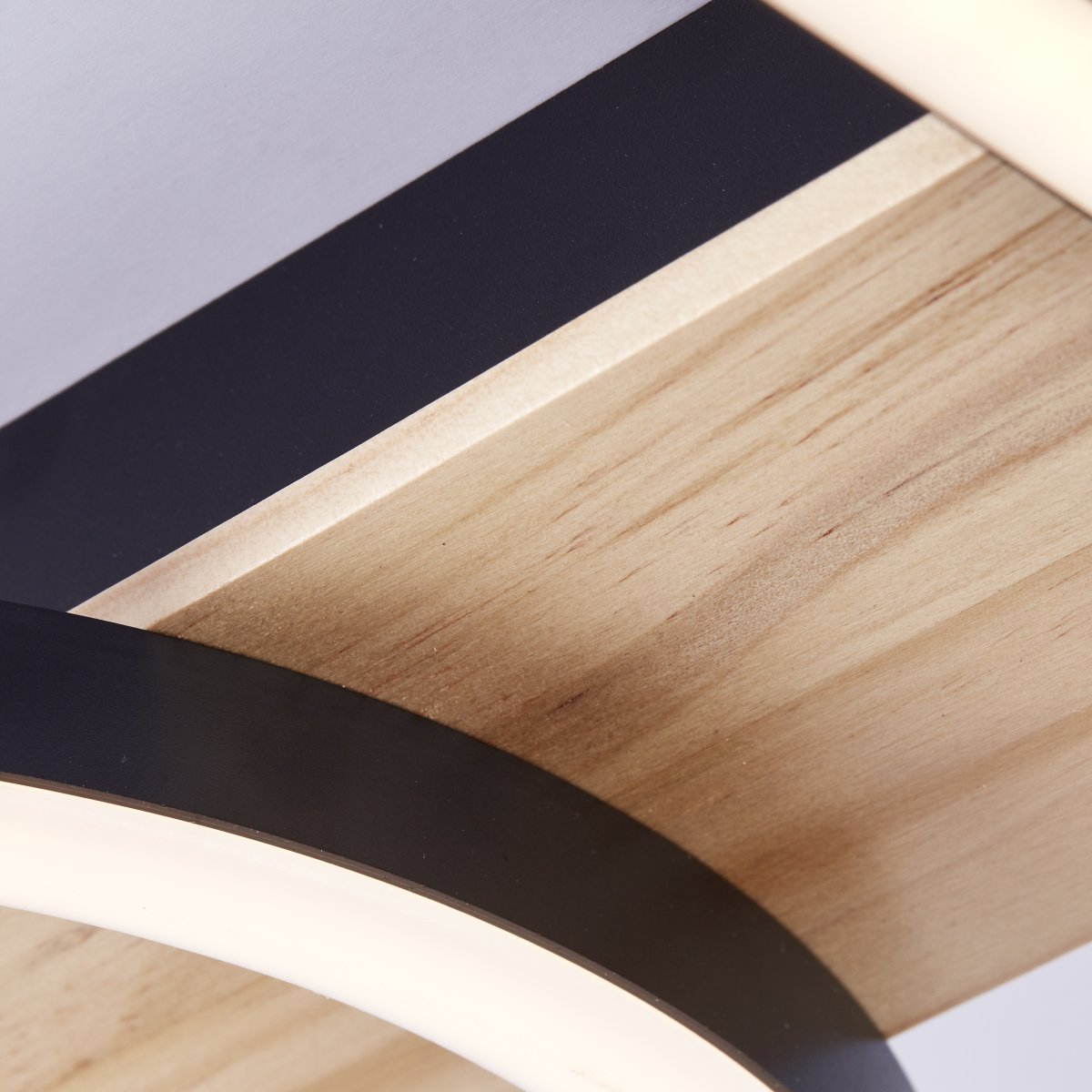Maureen 42cm Noir plafonnier De Brilliant - Avec une luminosit&eacute; de 2700 lumens, il fournit une lumi&egrave;re optimale et la temp&eacute;rature de couleur blanc chaud de 3000 Kelvin cr&eacute;e une atmosph&egrave;re agr&eacute;able.