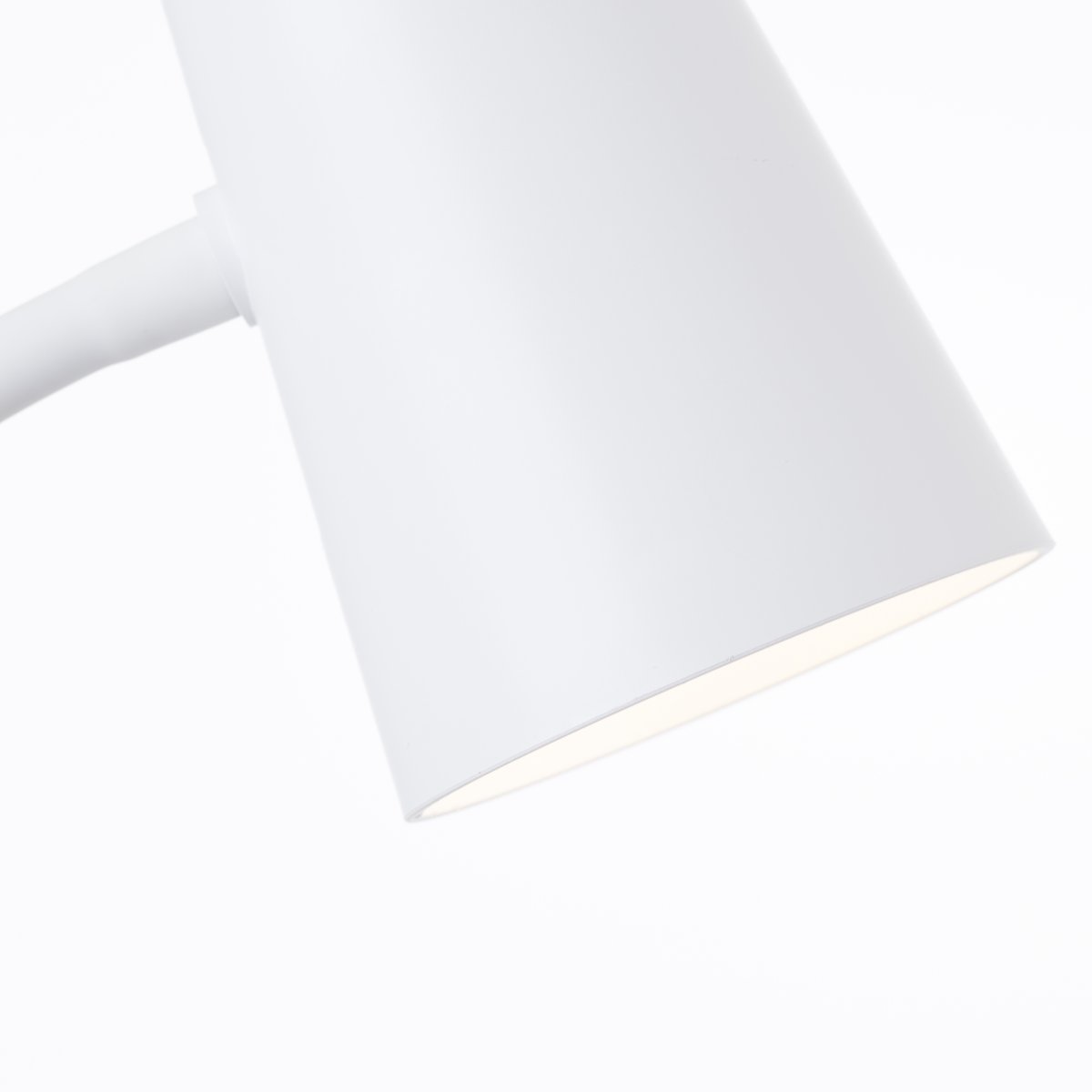 Adda Blanc lampe à pince De Brilliant - Découvrez la lampe à pince polyvalente Adda de Brilliant et apportez plus de lumière à votre maison ou à votre bureau !