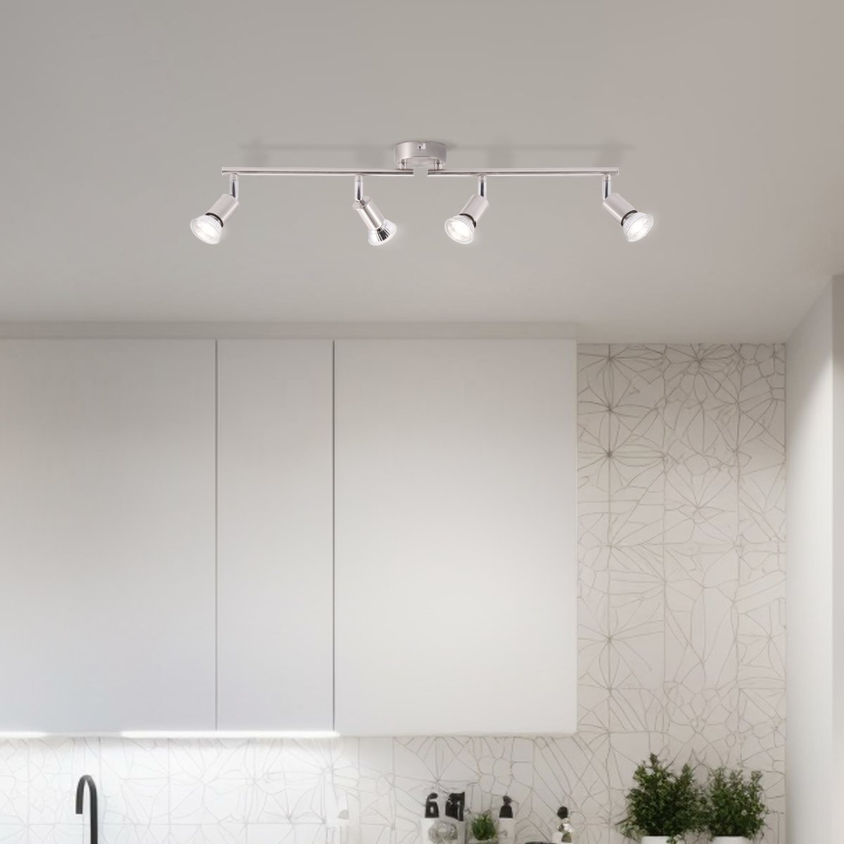 Prato 4 Nickel spot De Brilliant - La lampe est en métal et présente un design élégant qui s'intègre bien dans les intérieurs modernes.