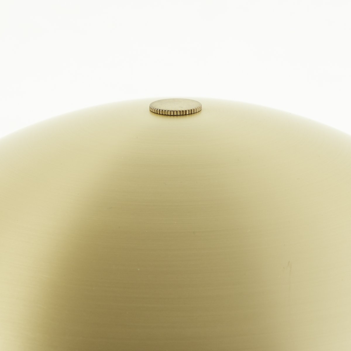Sigrun 33cm Or mat lampe de table De Brilliant - La lampe de table Sigrun est une lampe &eacute;l&eacute;gante et styl&eacute;e en m&eacute;tal avec une finition moderne en or mat.