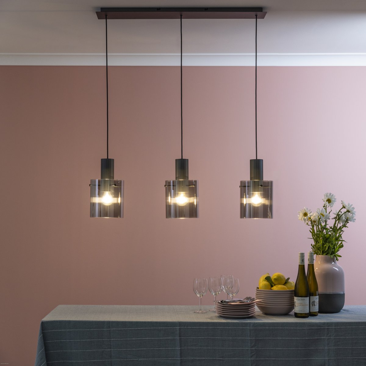 Riffelini 98cm Anthracite suspension De Brilliant - Le design simple mais &eacute;l&eacute;gant de la lampe s'int&egrave;gre dans la plupart des styles d'int&eacute;rieur.